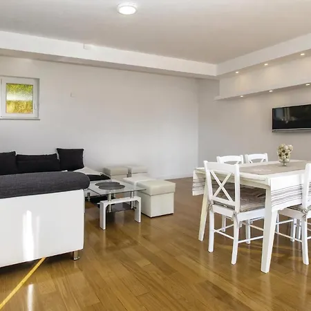 With Fireplace Iv * Jesenice (Split-Dalmatia)