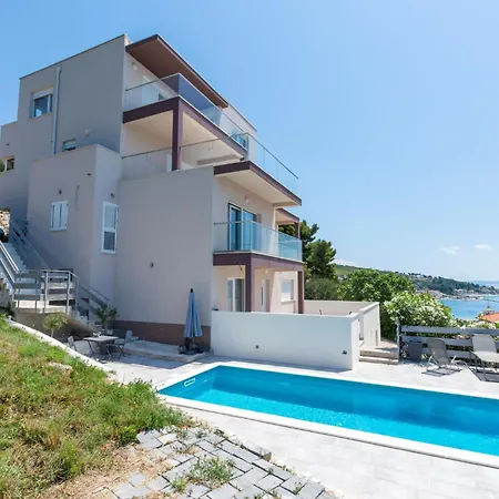 Apartment Jesenice With Fireplace IV Jesenice (Split-Dalmatia)